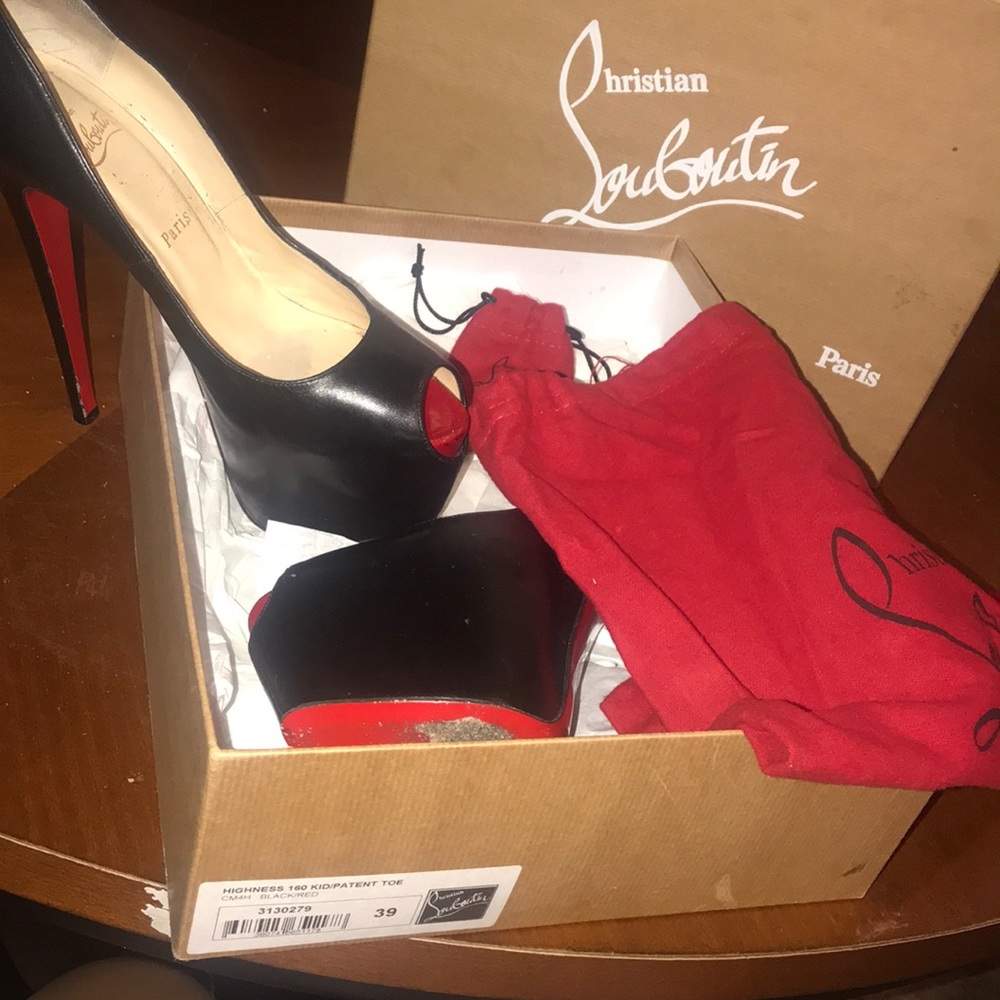 Christian Louboutin (red bottoms) size 39 women